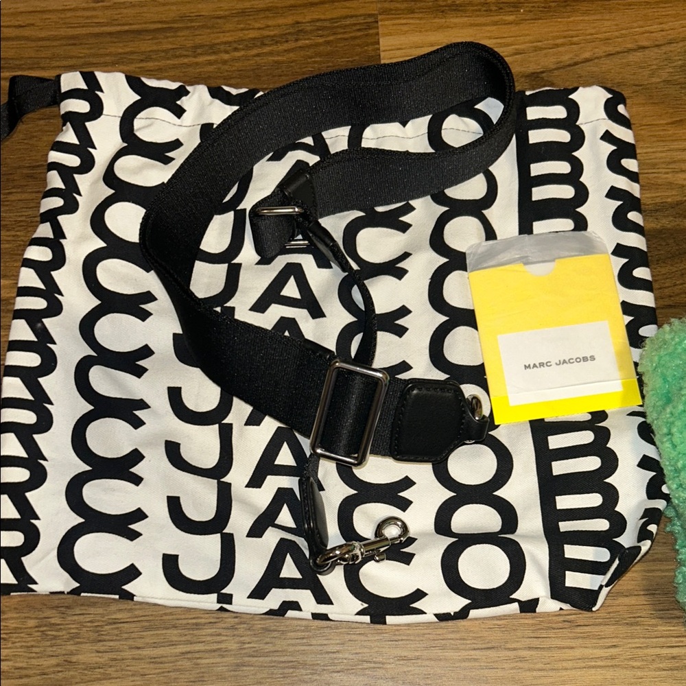 Marc Jacobs Mint Green Plush Tote - Picture 4 of 4